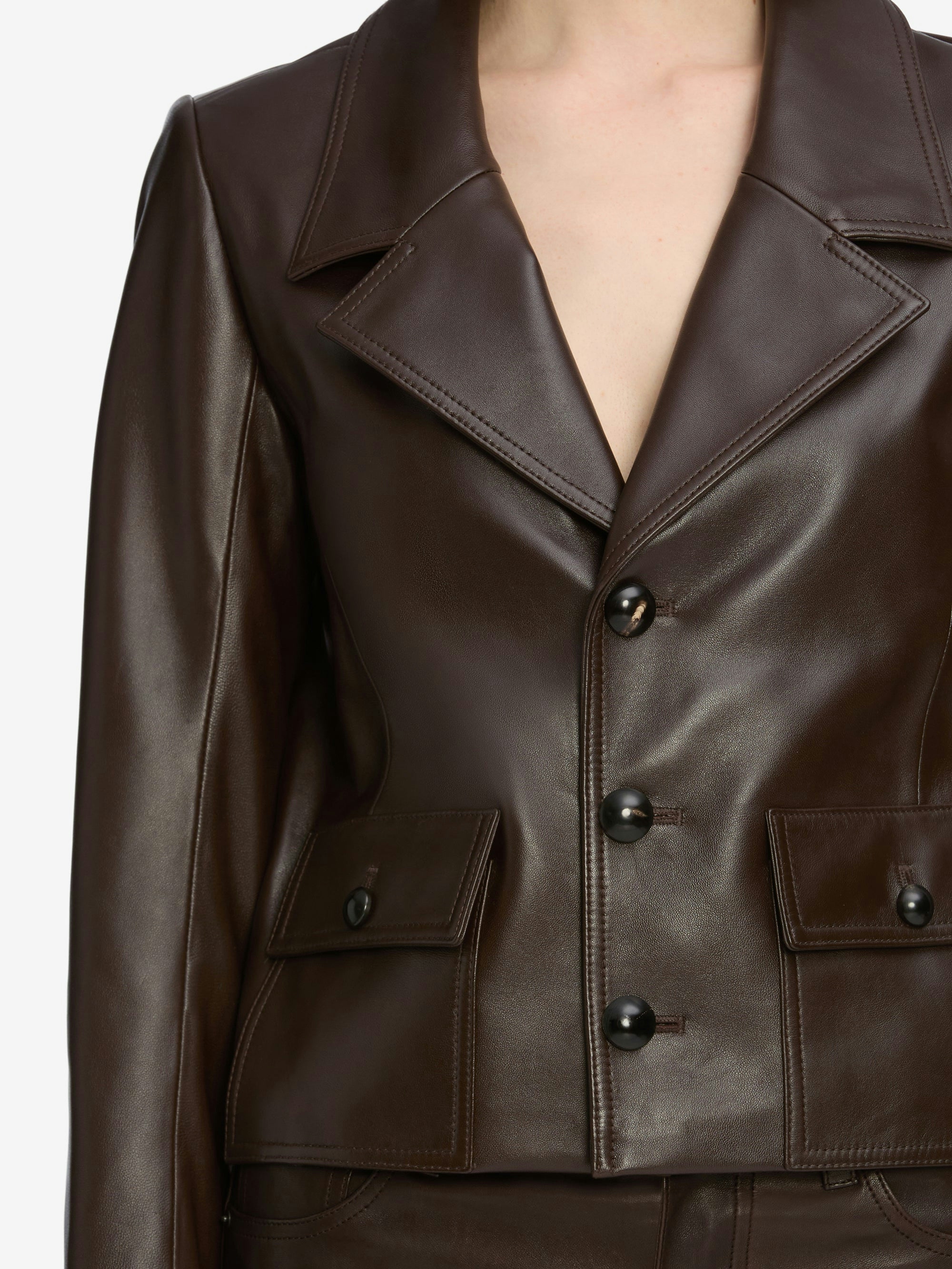 jacket front detail image alt:fit1